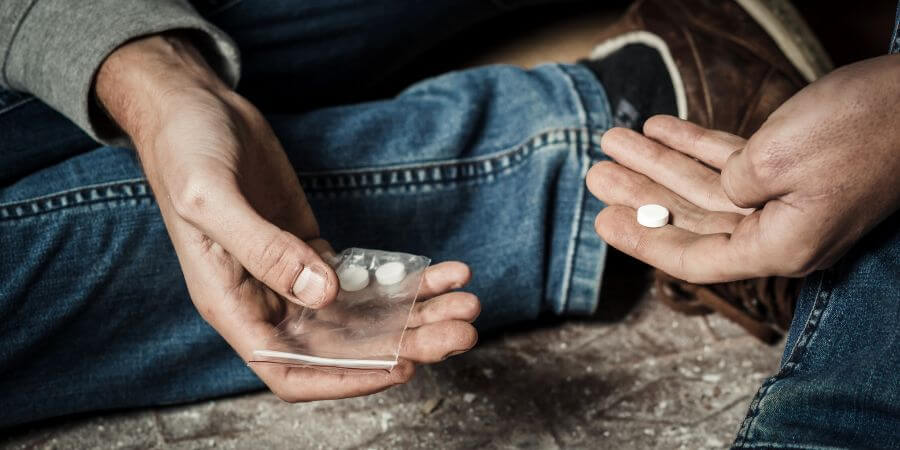 ¿Es legal despedir a un trabajador por consumo de drogas?